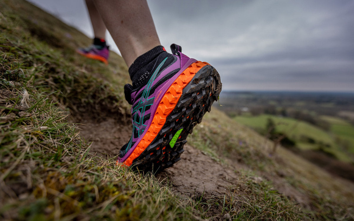 Asics Fujitrabuco Max: tecnologia e comfort per la tua corsa