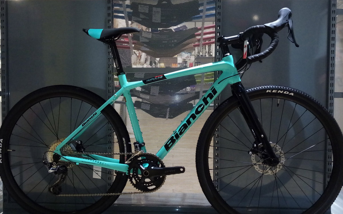 Gabriele Bosisio, responsabile reparto elettrico e corsa di Lissone e Maglia Rosa al Giro d'Italia, presenta la Bianchi Impulso Allroad