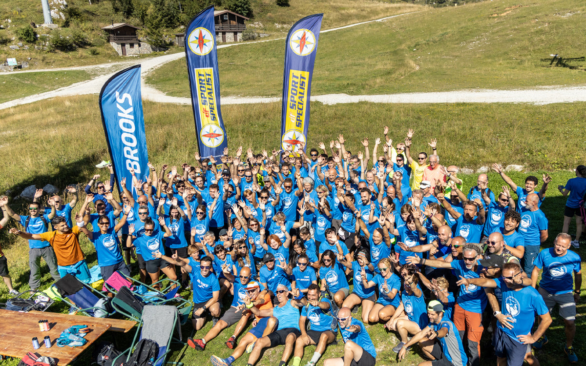 Il gruppo di partecipanti al test delle Cascadia 17 di Brooks ai Piani di Bobbio