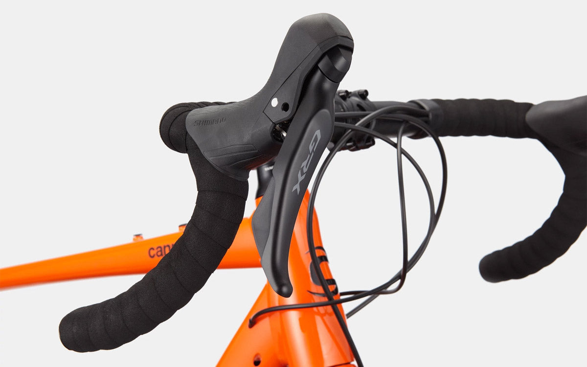 Dettaglio manubrio della Cannondale Topstone 1