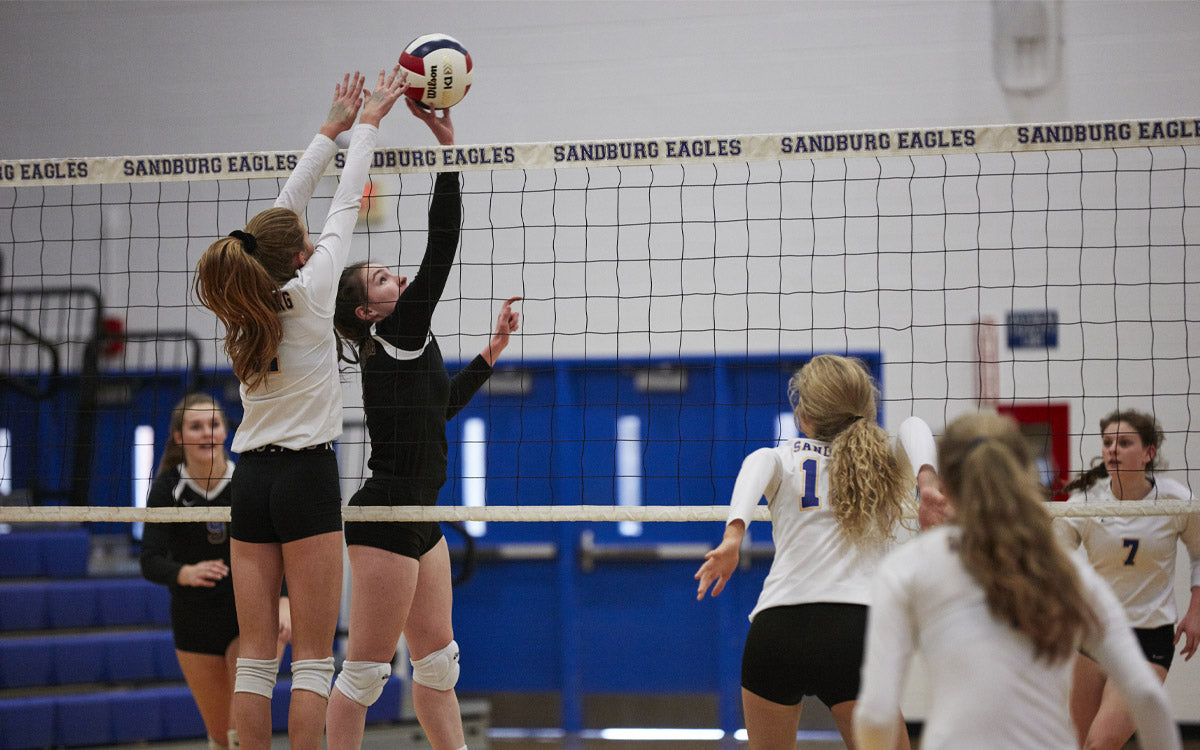 Una partita di pallavolo femminile