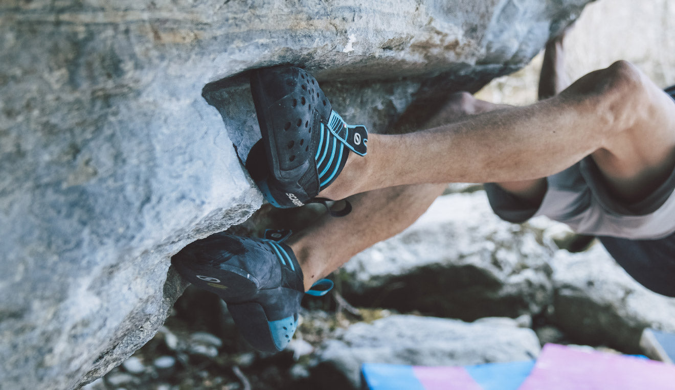 Dettaglio su scarpetta da arrampicata Scarpa Instict