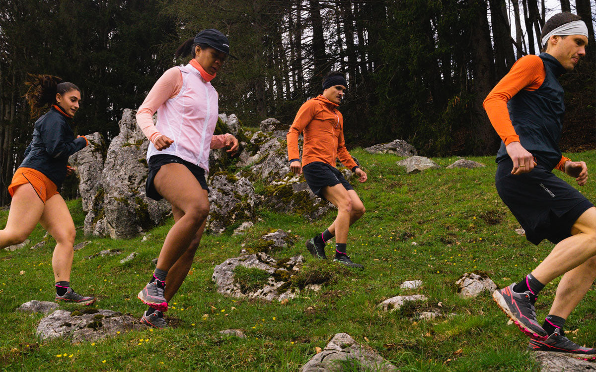 Ragazzi corrono outdoor con scarpe da trail Salomon Thundercross