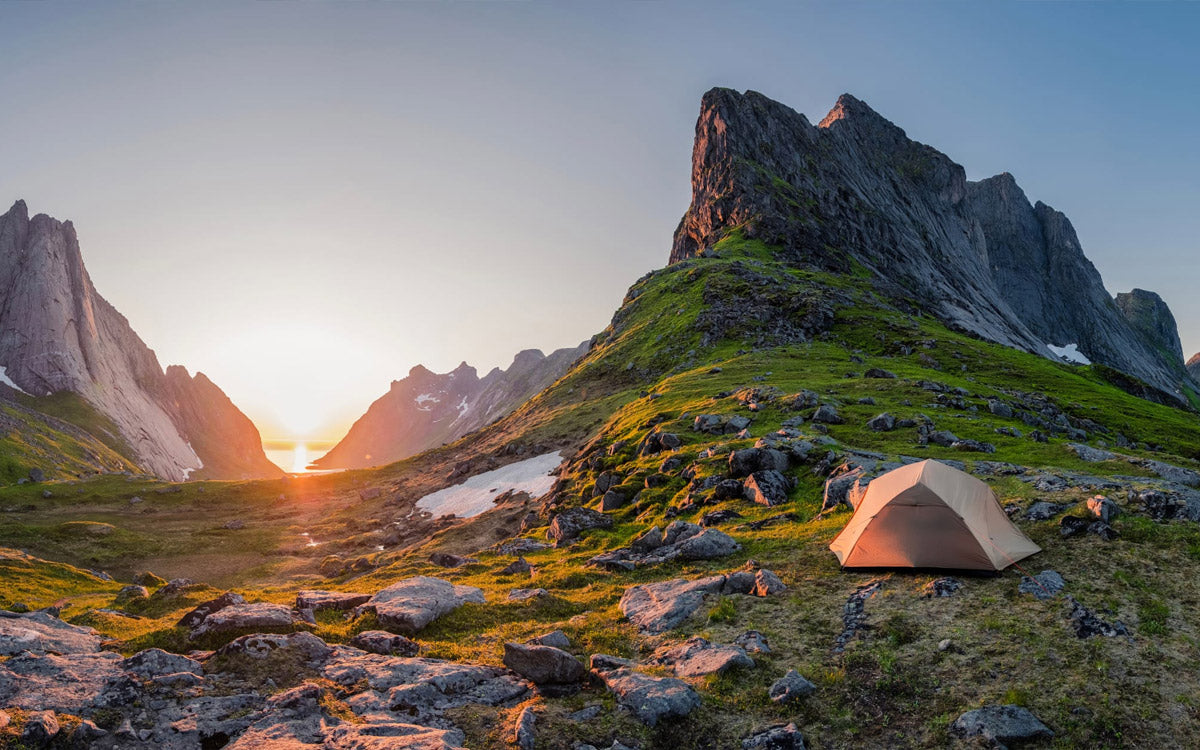 Sole di mezzanotte a Lofoten in Norvegia