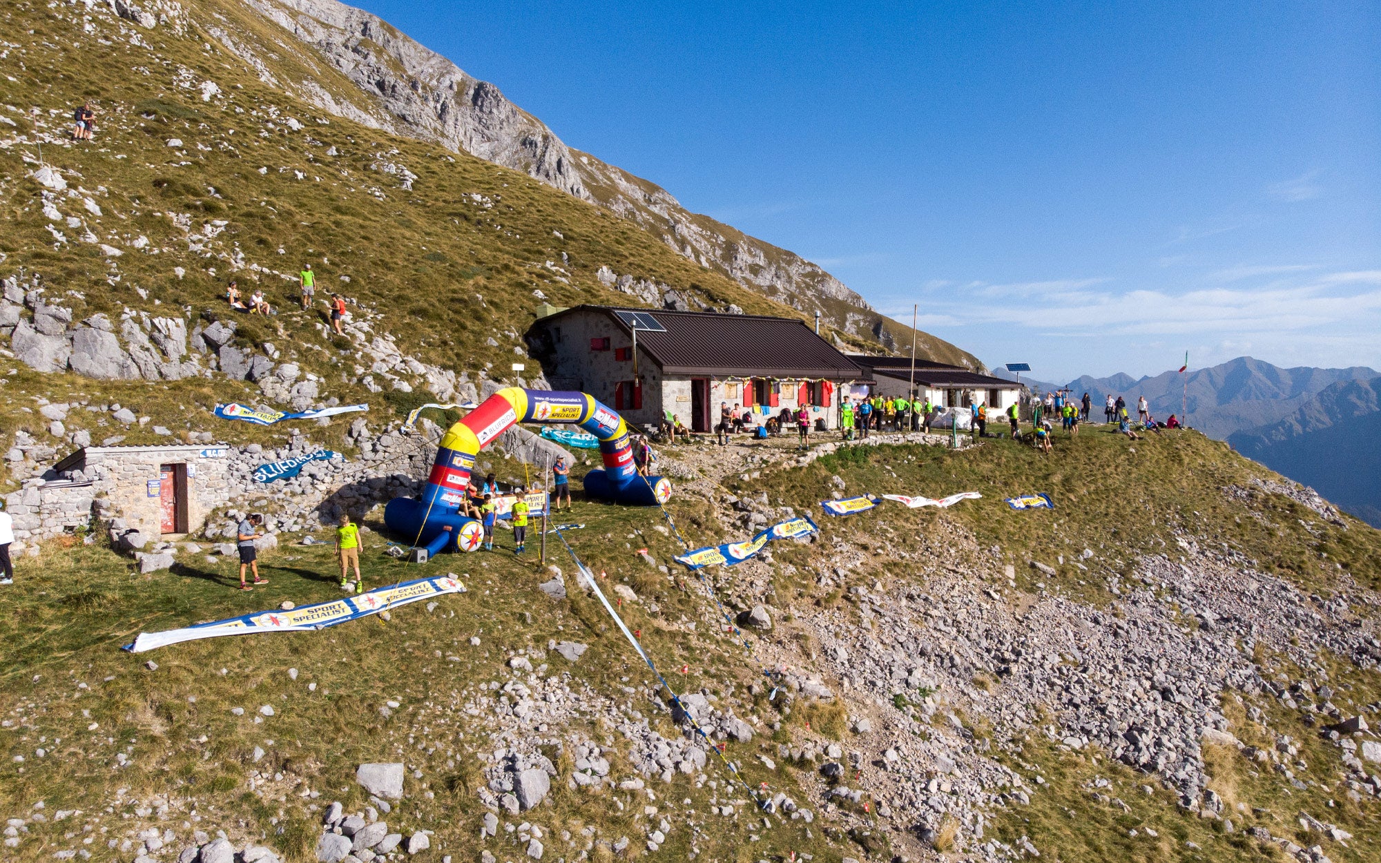 L'arrivo al rifugio Comolli della 12ª Staffetta Comolli