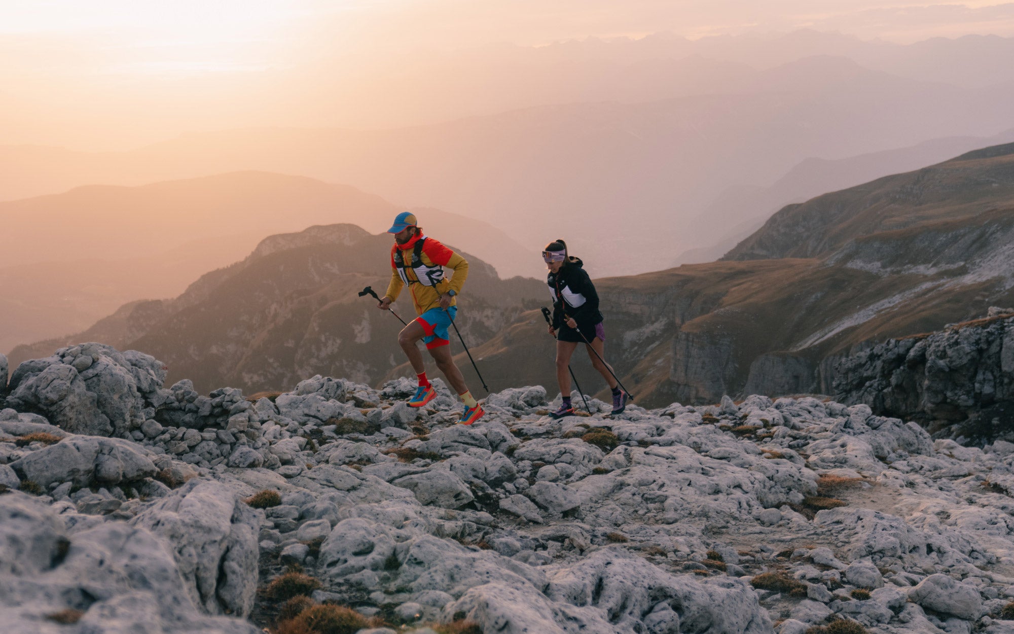 2 trail runners corrono in montagna con attrezzatura La Sportiva e le nuove scarpe Prodigio