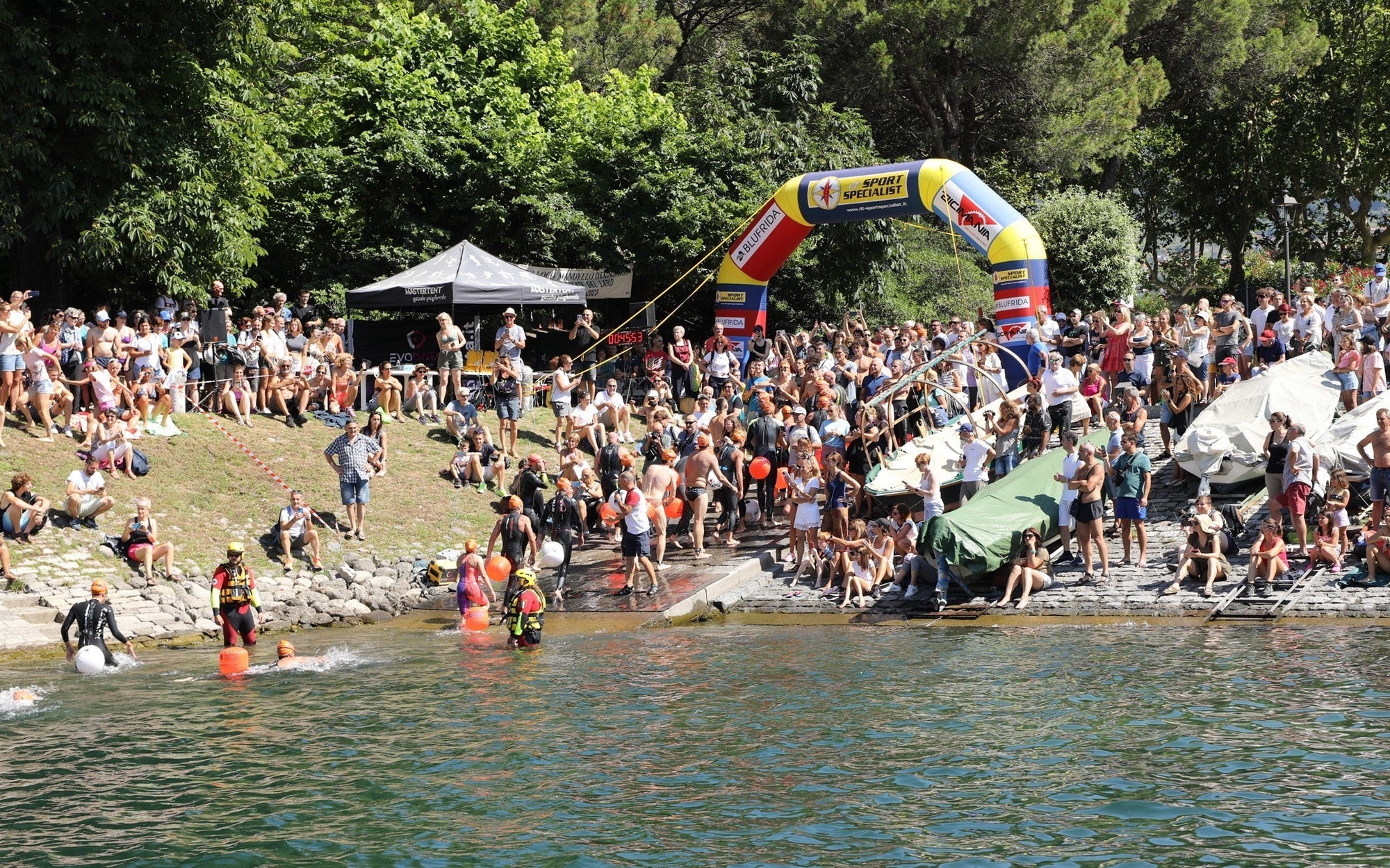 Partenza della Traversata del Lario da Mandello del Lario